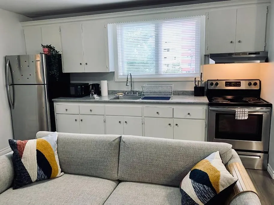 Charming 2-Bdrm Apt #4 With Balcony Halifax Kanada