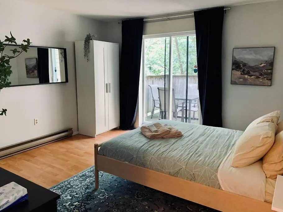Charming 2-Bdrm Apt #4 With Balcony Halifax 0*,