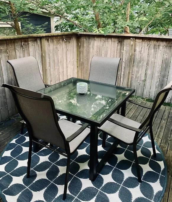 Charming 2-Bdrm Apt #4 With Balcony Halifax Canada